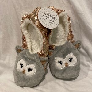 NWT Slipper socks. Gray faced owl with rose gold sparkles. Size medium/large.